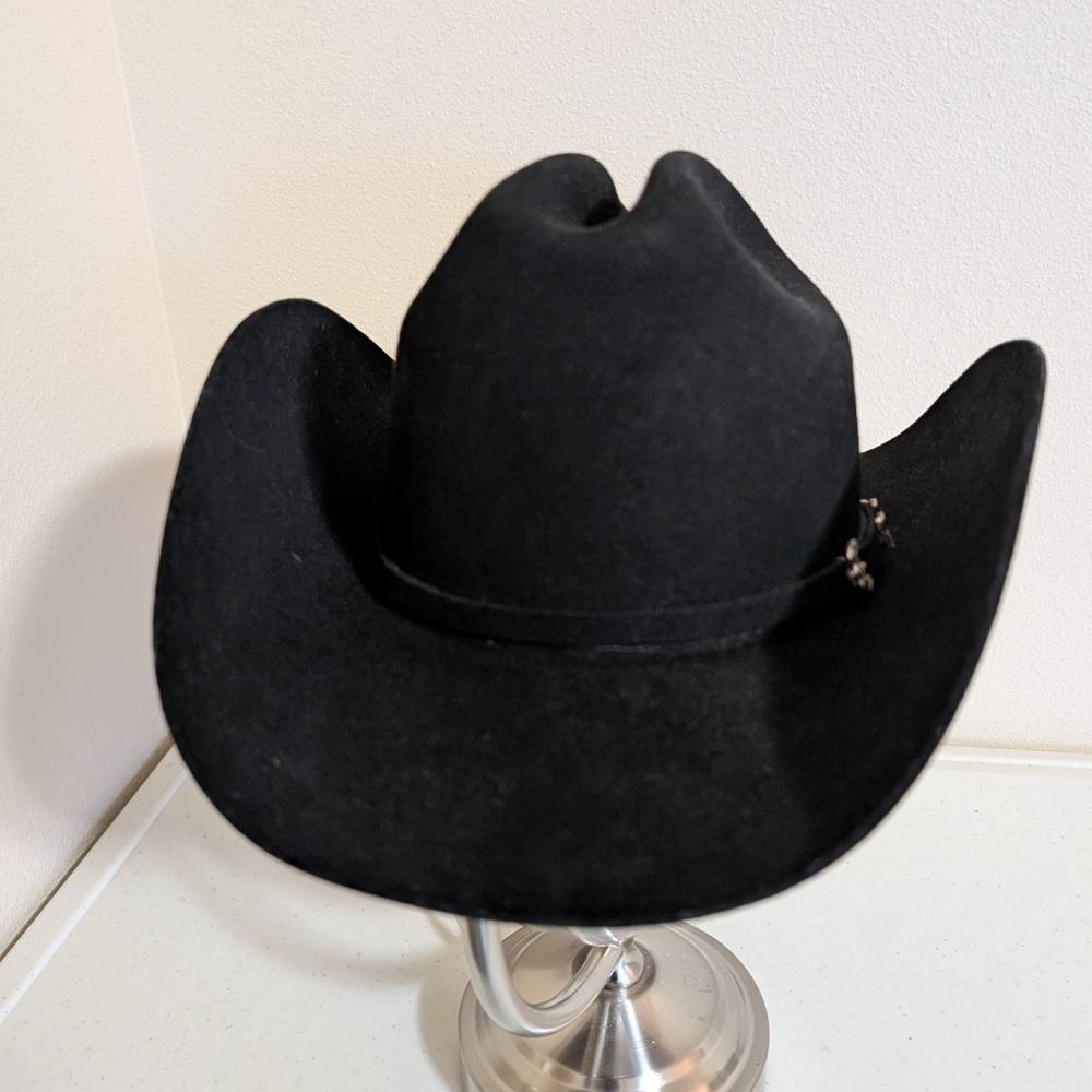 Elegant Black Men's Western Hat. Not Sure if This Is A Man's Or Women's Size.